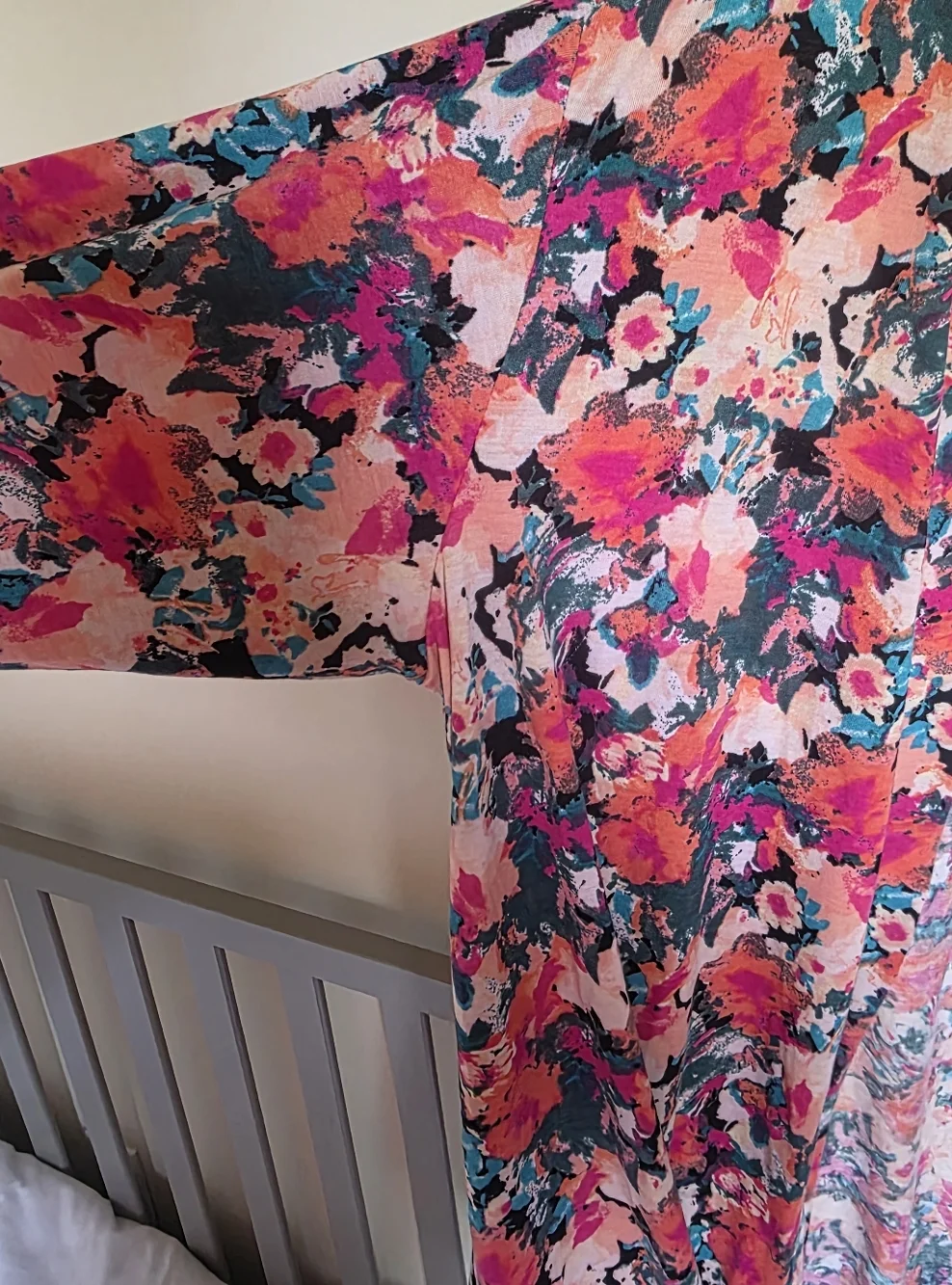 Natori Floral Lightweight Open-Front Robe in Pink, Teal & Navy Size Medium
